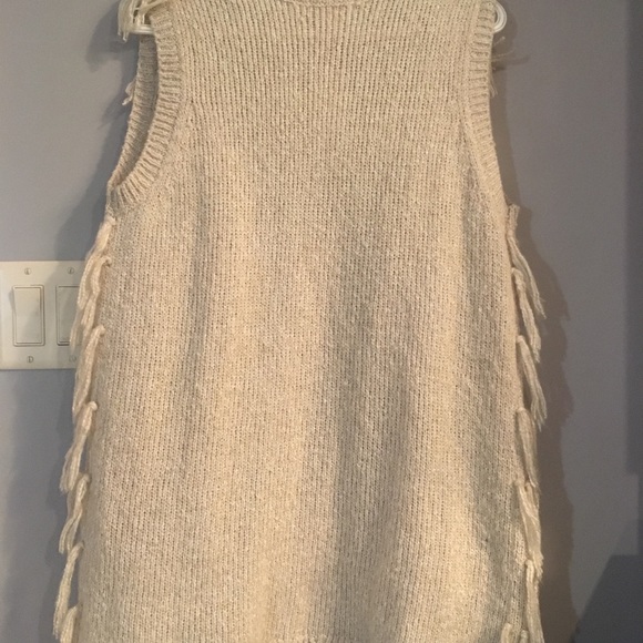 Knitted Fringe Vest - Picture 3 of 4